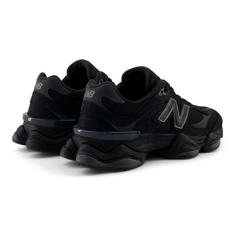 9060 Noir | Castlerock