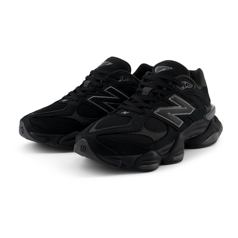 9060 Noir | Castlerock